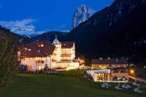 Alpenheim Charming & 4* Ortisei